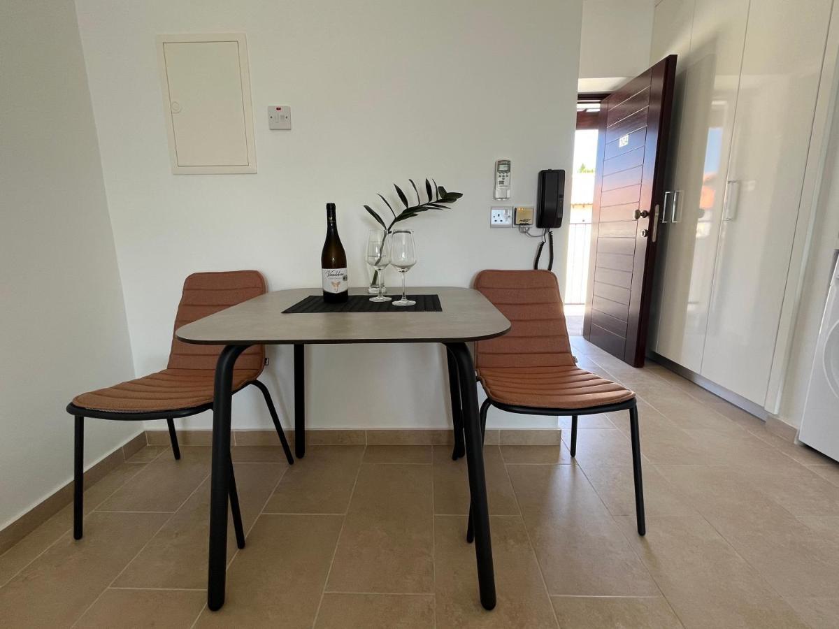 Papho'S Mare Apts 파포스 외부 사진